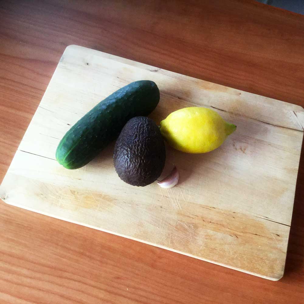 Ingredientes. Crema fría de pepino y aguacate..