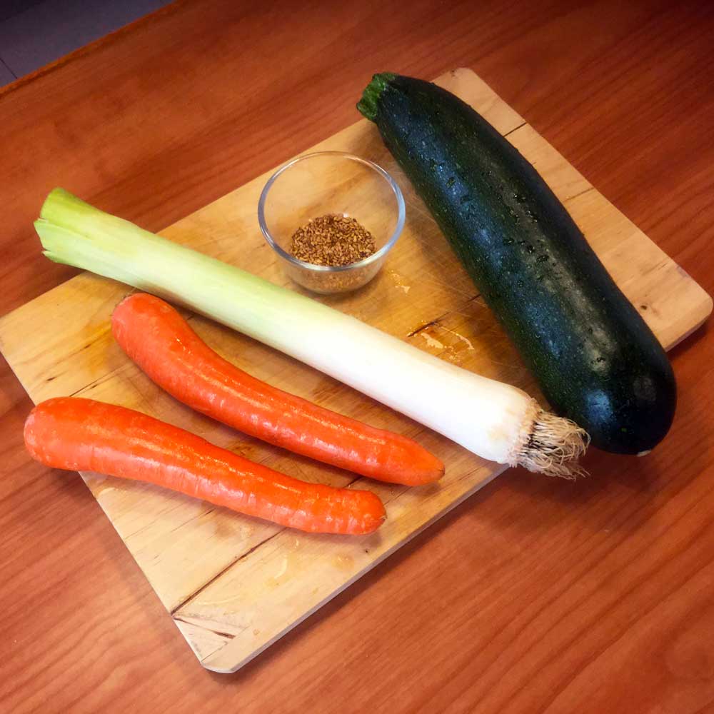 Ingredientes. Crema fría de zanahoria, calabacín y puerro..