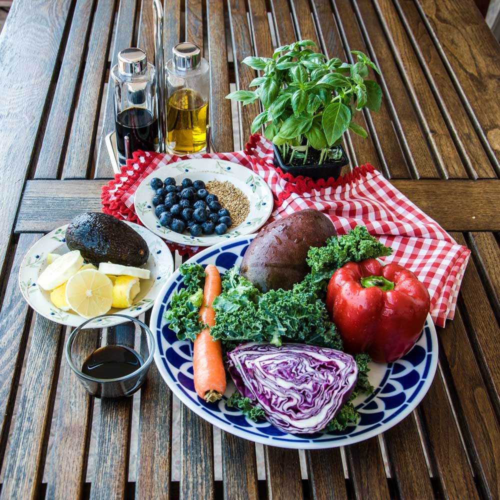 Ensalada de kale con lombarda. Ingredientes DietAlba nutrición online